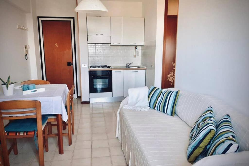 Bilocale Vista Mare Apartment Фано Екстериор снимка